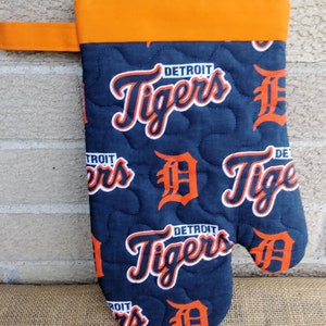 Detroit Tigers Kitchen Mitt Detroit Tigers Oven Mitt Tigers BBQ Mitt Handmade Unisex Choose Right / Left Hand or Set of both image 3