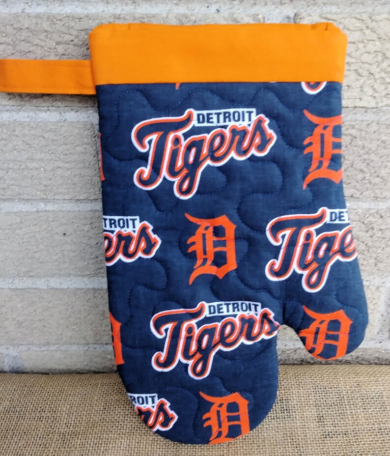 Detroit Tigers Kitchen Mitt Detroit Tigers Oven Mitt Tigers BBQ Mitt Handmade Unisex Choose Right / Left Hand or Set of both image 3