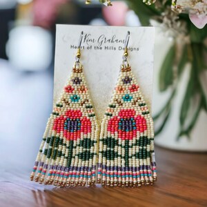 花柄タペストリーシードビーズフリンジタッセルイヤリングのパターン