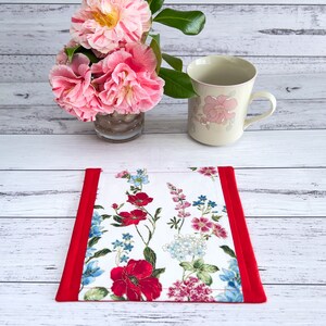 Colourful English Cottage Garden Pattern Large Mug Rug, Padded to Absorb Accidental Spills, Red Rose Print Square Fabric Mug Rug Coaster
