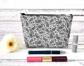 Black and White Paisley Pattern Makeup Bag, Large Travel Cosmetic Bag, Back to School Zipper Pouch, Floral Zip Case, Makeup Bag for Purse