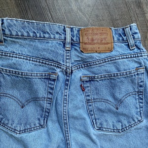 True Vintage Levi&#39;s MOM JEANS - 10 Long - 551 Relaxed Tapered Leg - 100% Cotton Made in Puerto Rico (USA)