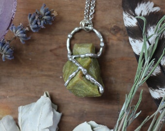 Naszyjnik z zielonego opalu, nasączony Reiki, uzdrawiający czakę serca