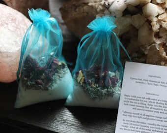 Rytualna kąpiel oczyszczająca czakrę sakralną, kąpiel ziołowa z solą himalajską, sól lecznicza Epsom