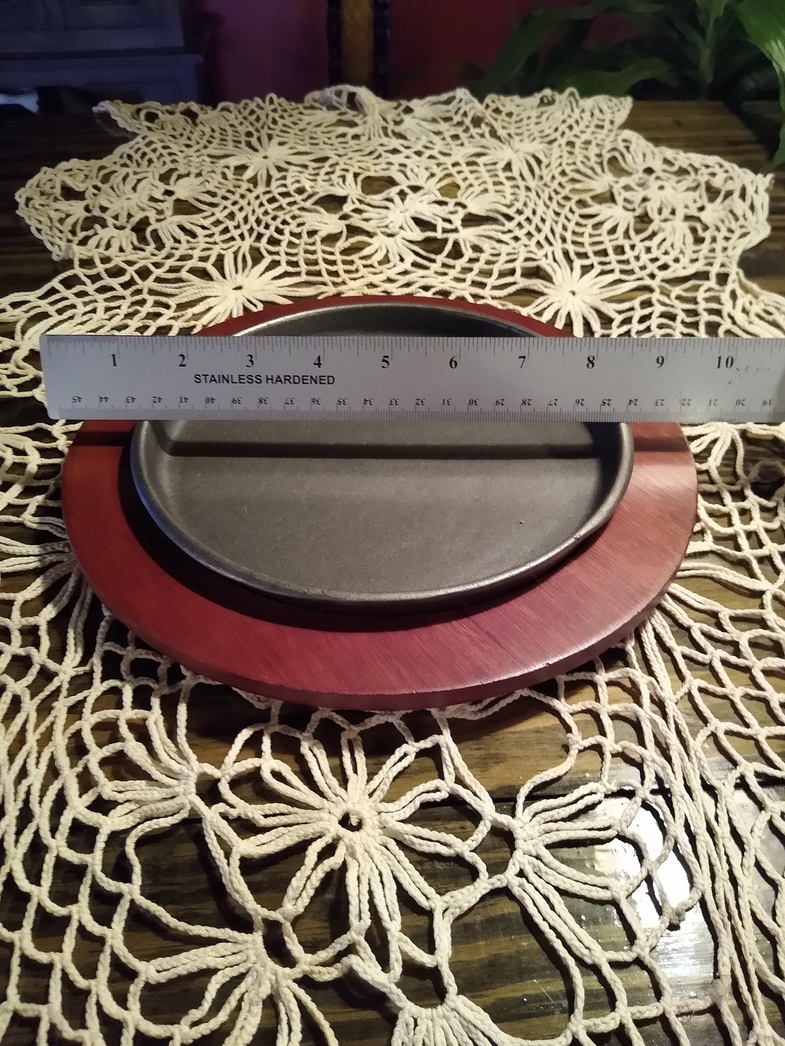 NEW Set of 4 cast round iron fajita plate with wood base Etsy