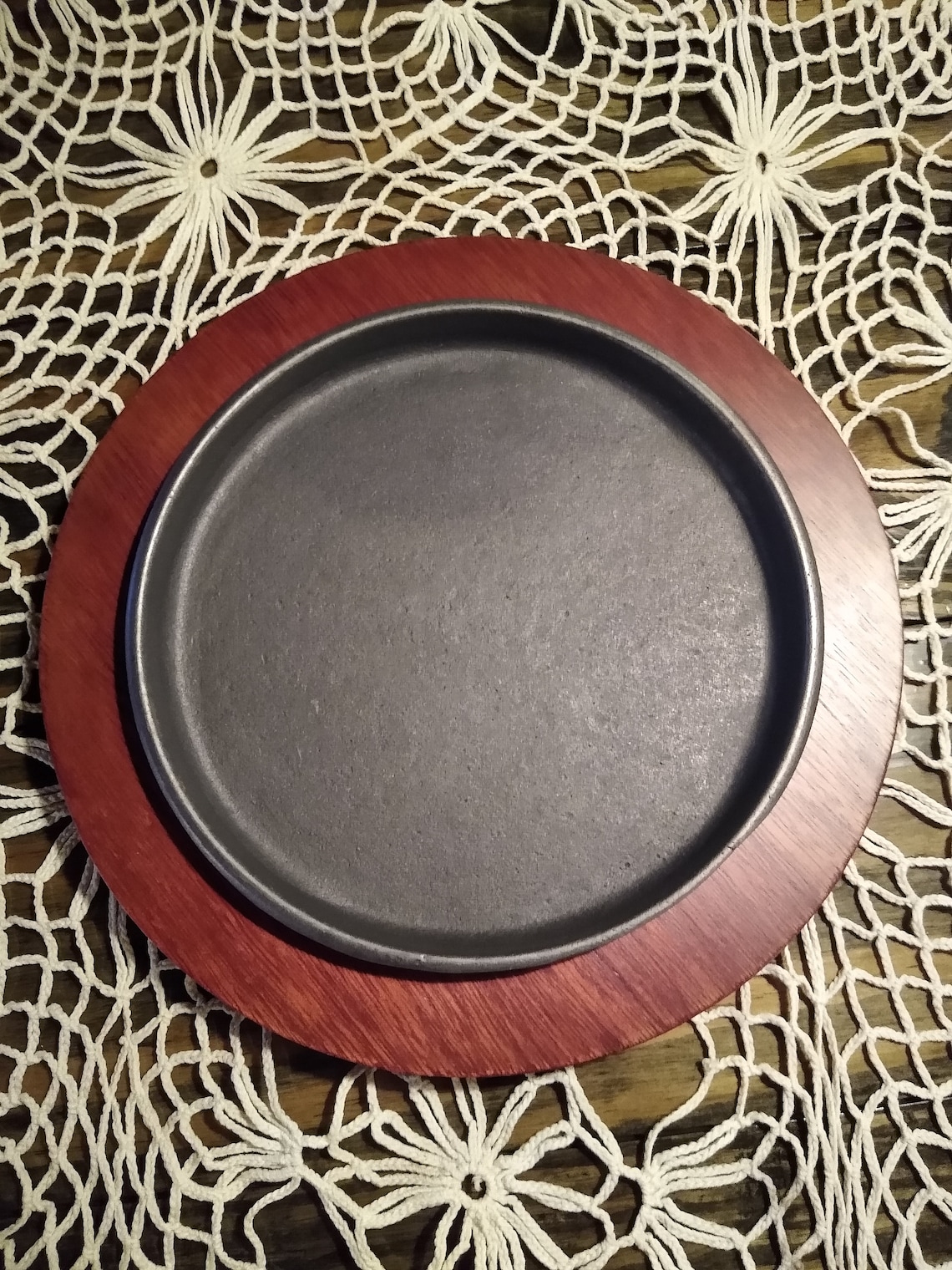 NEW Set of 4 Cast Round Iron Fajita Plate With Wood Base Etsy