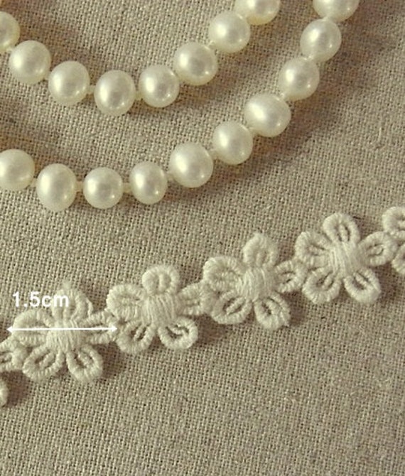 12 Yds Unusual Vintage Made in England 2cm White Lace Trim