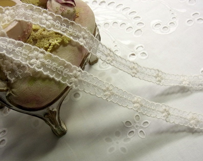 14 yards VTG Style Embroidery scalloped Fabric Tulle Mesh Net Lace Trim 1.3 cm wide #002
