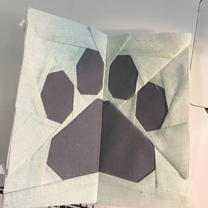 Paw Prints Foundation Papier-Piecing-Muster