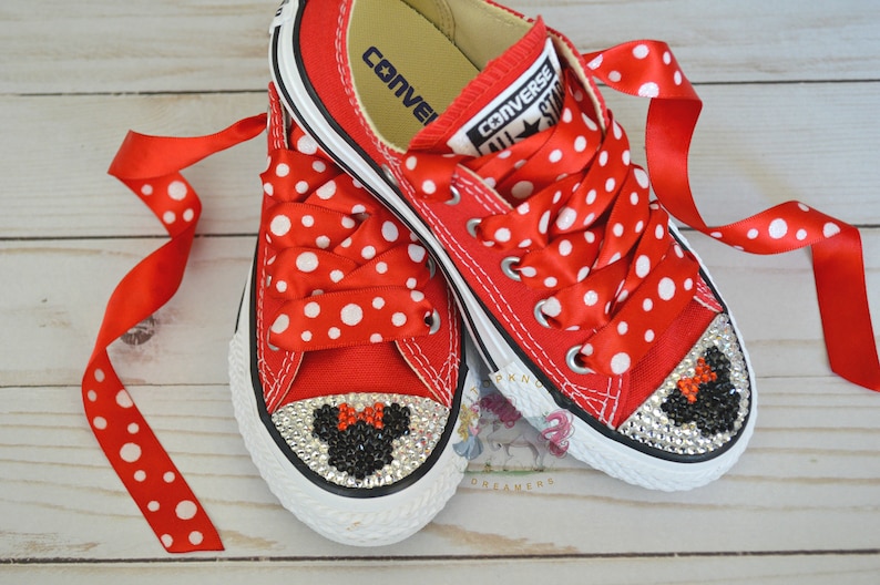 minnie converse