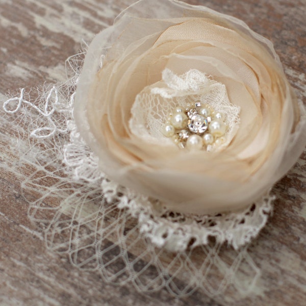 Bridal hair accessory, champagne Fascinator, champagne hair flower hairpiece, wedding hairpiece, Champagne bridal hair clip, beige flower