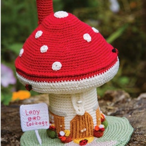 Ladybird cottage Fairy house Crochet pattern, top opening, trinket box childs jewellery box, imaginative play whimsical plastic canvas