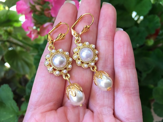 Amazon.com: YienDoo Pearl Hoop Drop Earrings Pearl Studs Exquisite Pearl  Beads Dangle Earrings Gold Bridal Pearl Prom Earring Jewelry Gift for Women  Girls : Clothing, Shoes & Jewelry