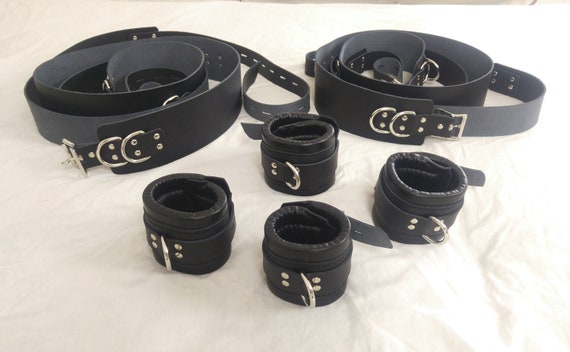 Set Bondage 7 Pezzi In Vera Pelle Di Mucca - Polsini Per Cosce, Polsi, Caviglie E Collare