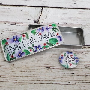 Aiguilles magnétiques en boîte | Rêver, créer, inspirer | Brodons | Motif floral violet | Rangement des aiguilles à coudre