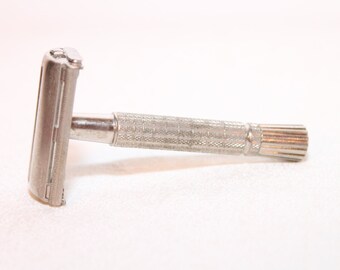Vintage 1966 Gillette Super Speed Flare Tip TTO DE Safety Razor with Free blades - S8007
