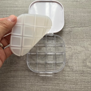 Clear Paint Palette - Travel Paint Travel Gaouche Palette - Empty Paint Box - Mini Palette - Travel Portable Painting Supplies - 16 wells