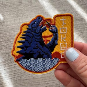 Godzilla-klistermärkeslapp, Kaiju-klistermärkeslapp, Tokyo, Fuzzy-klistermärke, Planer-klistermärke, Notebook-dekor, Journal-klistermärke - Godzilla äter nudlar