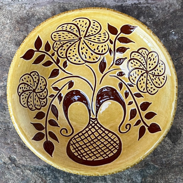 Five Round Flowers with a Crosshatched Vase -  5 inch Bowl - Pennsylvania Redware - Sgraffito - SG1363