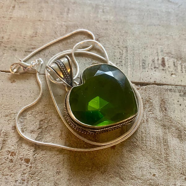 KERSTUITVERKOOP: hartvormige vintage peridothanger ketting-peridot hanger ketting-peridot hart hanger ketting (18" ketting)