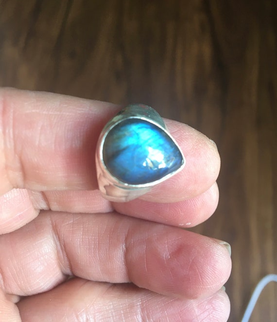 Beautiful Deep Blue Teardrop Labradorite Ring - Te