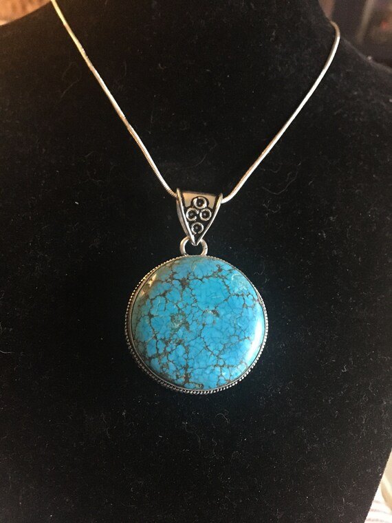 Beautiful Round Turquoise Pendant Necklace - Round