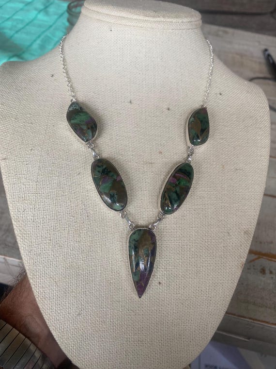Beautiful 17" (adjustable) Copper Ruby Zoisite Ne… - image 1