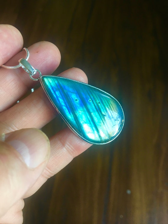 Beautiful Teardrop Labradorite Pendant Necklace - 