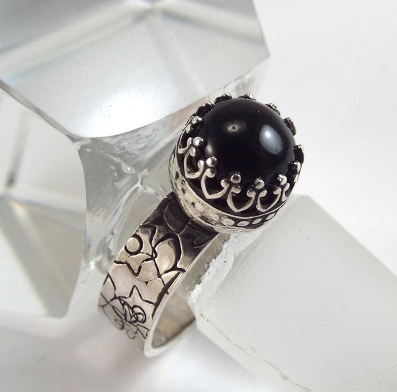 Handmade Sterling Silver Onyx Ring: Flower Stamped Band, Size 7.5