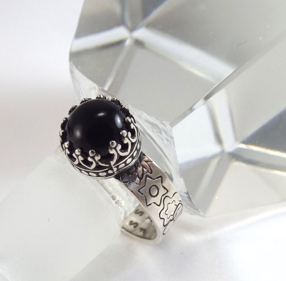 Silver and Onyx Ring with Flower Stamped Shank and Fancy Bezel, Sterling and Black Gemstone