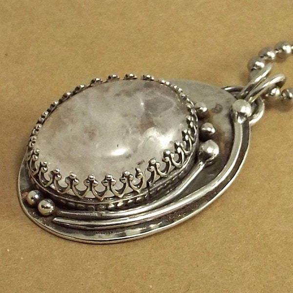 Quarz-Sterling Silber Anhänger Asymetrical gehämmert Silberschmuck, ovale Edelstein Halskette