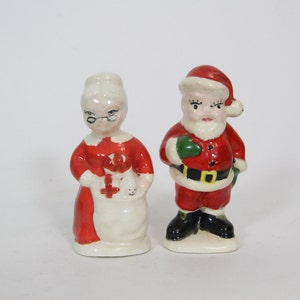 Vintage Kitsch Santa and Mrs Claus Christmas Salt and Pepper Shakers