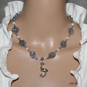 Perlen Halskette weiß mit Rehanhänger Bild 1