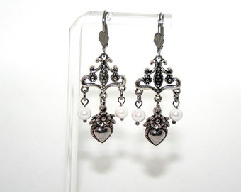 Antique silver-colored earrings with heart pendants and pearls, dirndl jewelry, gift for her, traditional costume jewelry, earrings