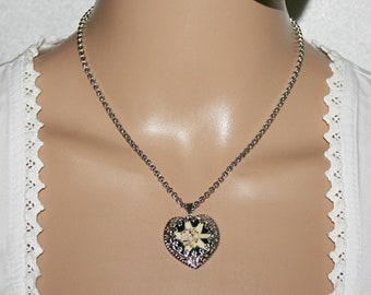 Heart necklace with edelweiss, traditional women's jewelry, silver-colored dirndl necklace, gift for mom, Alpine-style jewelry, Oktoberfest accessory
