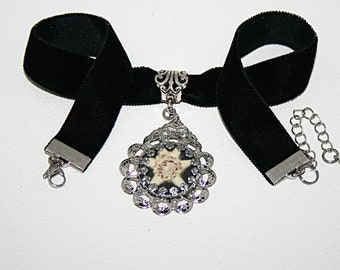 Schwarzer Choker , Kettenanhänger , Floraler Anhänger , Choker mit Anhänger , Choker für Frauen , Kette für Frauen , Geschenk für sie