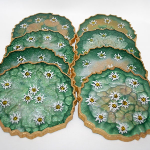 Coaster set made of epoxid resin with hand-painted edelweiss flowers