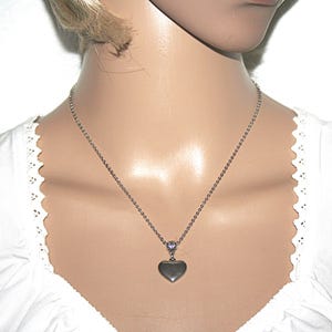 Hartvormige ketting van roestvrij staal – een delicate ketting met hartvormige hanger, een ideaal cadeau voor moeders, een minimalistisch sieraad voor vrouwen.