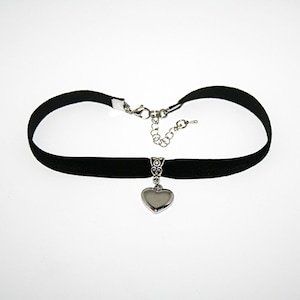 Heart pendant/velvet choker/elastic/black/traditional jewelry/necklace/gift for her/birthday 7 gift for mum image 2