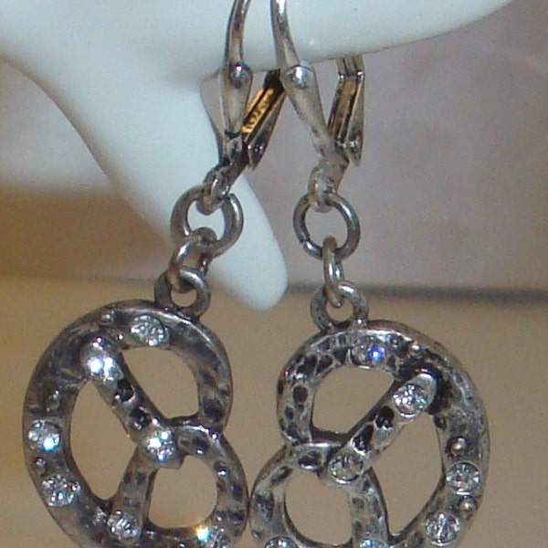 Ear hangers Brezel with rhinestones