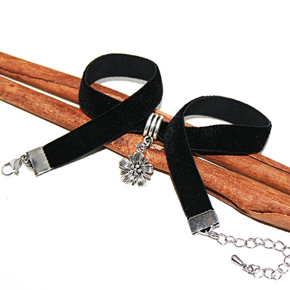 Flower Pendant, Velvet Choker, Elastic, Black, Traditional