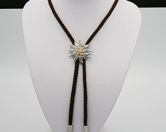 Gioielli da camicia da uomo Edelweiss – Cursore bicolore Edelweiss con cordino, gioiello da colletto tradizionale per uomo