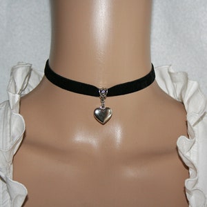 Heart pendant/velvet choker/elastic/black/traditional jewelry/necklace/gift for her/birthday 7 gift for mum image 1