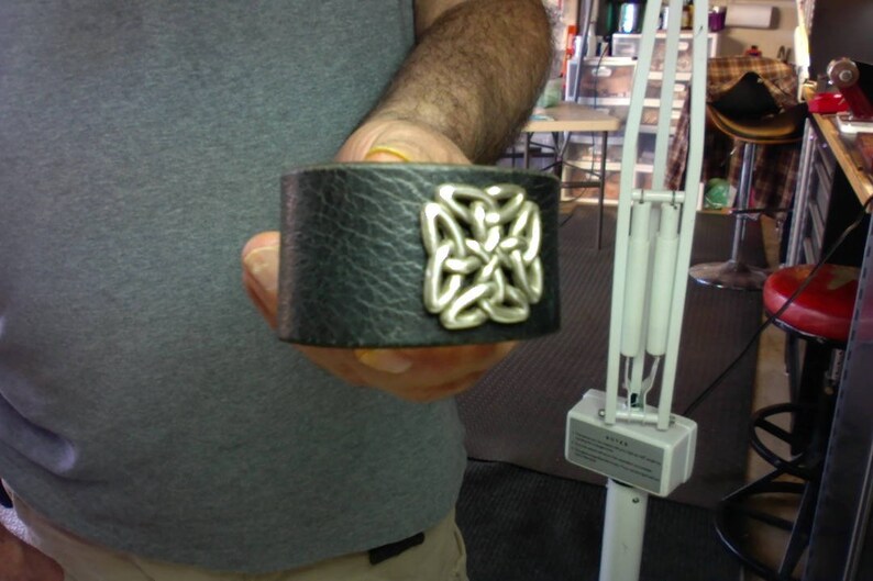 Cuff Bracelet Wristband Men Women Celtic Viking Hand Crafted Knotwork Black Mavreick Water Buffalo Leather Lady Mans