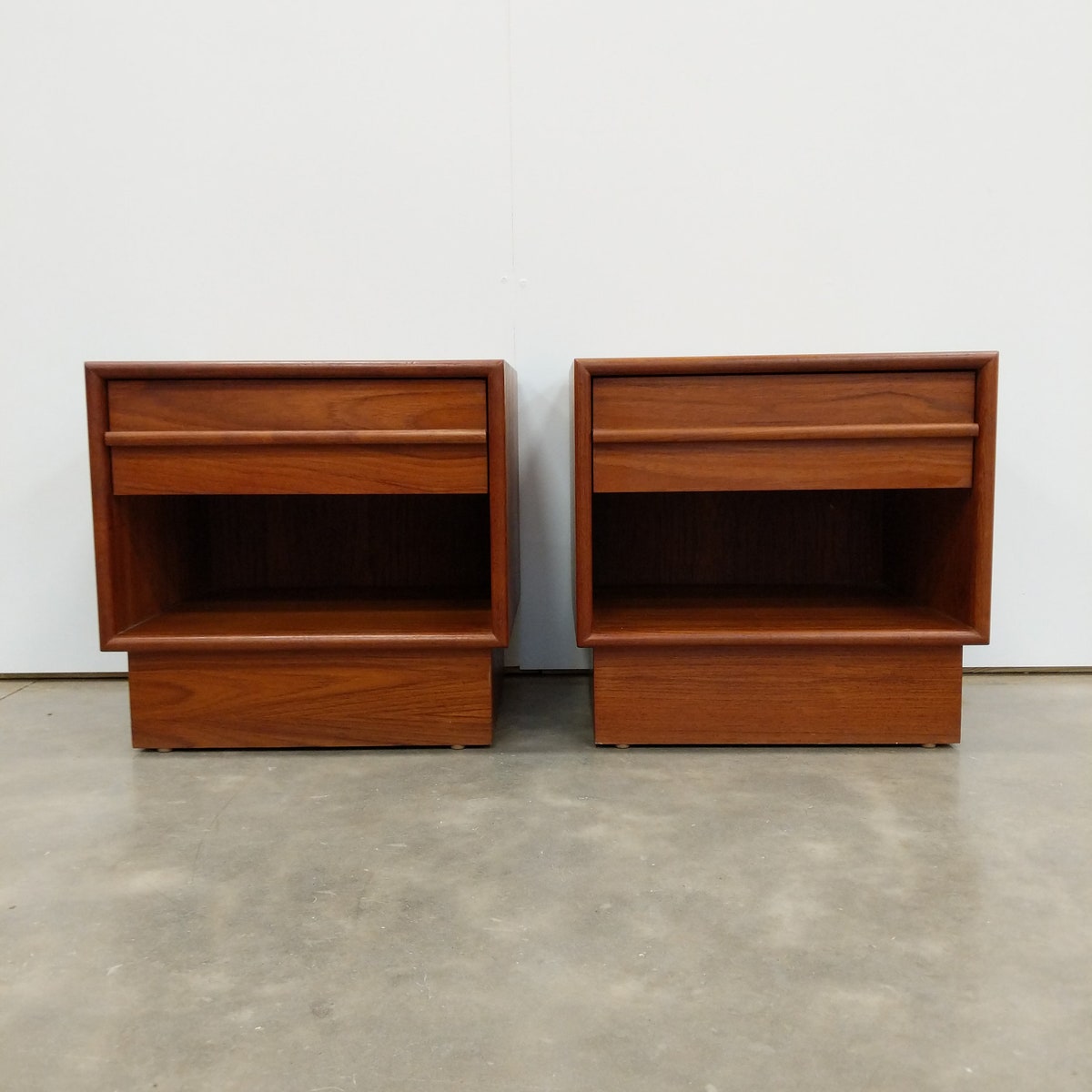 Pair of Vintage Mid Century Modern Teak Nightstands