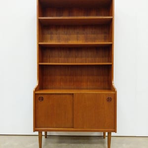 Vintage Danish Mid Century Modern Teak Bookshelf / Cabinet