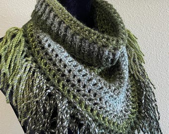 Ribbed Collar Fringed Bandanna Style Scarf Maze Green