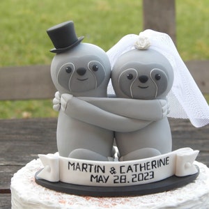 Topper de pastel de boda de animales personalizado, topper de animales de la selva tropical, regalo de boda personalizado para pareja, estatuilla de Folivora, estatuilla de pastel de animales