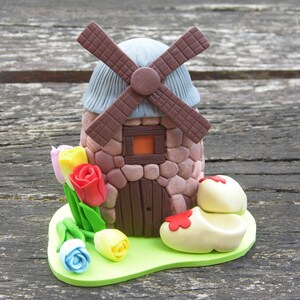 Gepersonaliseerde verjaardagstaarttopper, polymeerklei windmolen klompen tulpen, taartbeeldje, aangepast cadeau, gratis verzending, aandenken voor het leven