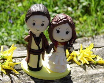 Personalized wedding cake topper figurine, Bride groom cake figurine, Rustic wedding party decor, Personalized wedding gift for couple